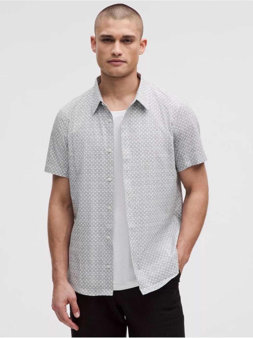 Men’s Lululemon athletica Light Gray Short Sleeve Button-Up Shirt